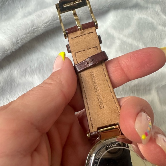 Women’s Michael Kors Leather Wristband Watch MK-2363 - Picture 10 of 13